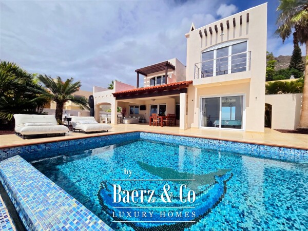 photo 1 Exclusive villa situated in prestigious residential area Tenerife
